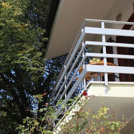 Drift Rock House Apartment Sezana