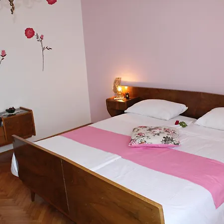 Drift Rock House Apartment Sezana