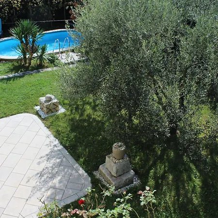 Drift Rock House Apartment Sezana